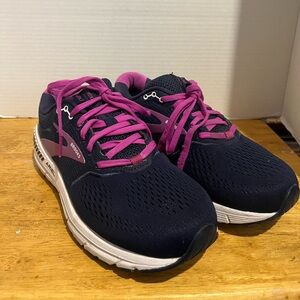Dark blue and purple brook Ariel 20 womens 9